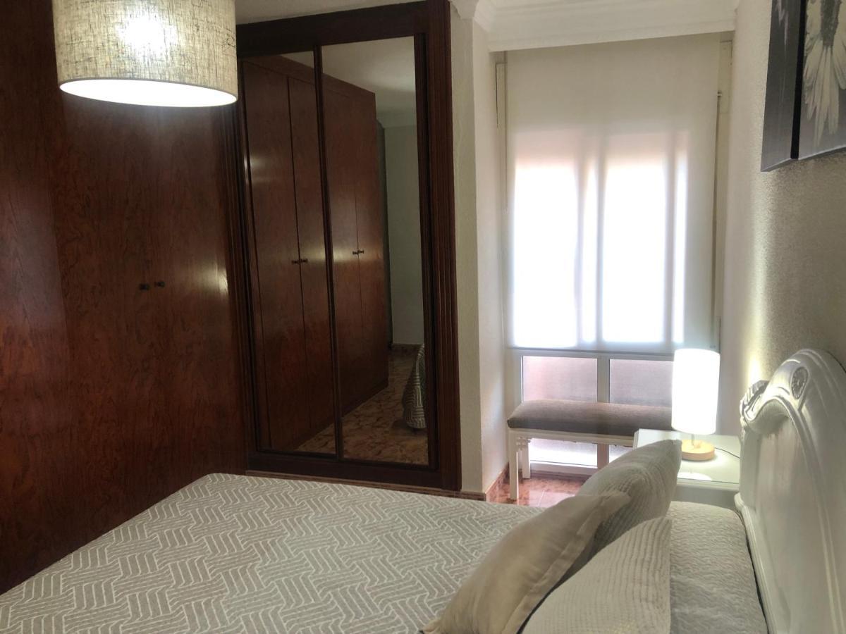 Piso En Pedregalejo A 50m De La Playa. Appartamento *
